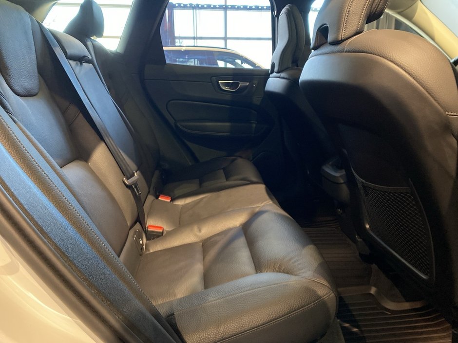 2025 Volvo XC60 B5 AWD Plus Dark Theme-21