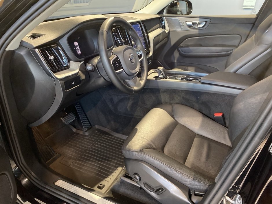 2025 Volvo XC60 B5 AWD Plus Dark Theme-9