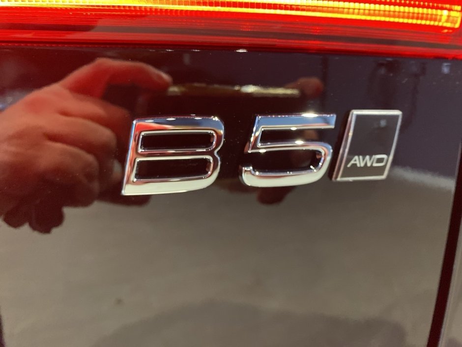 2025 Volvo XC60 B5 AWD Plus Dark Theme-26