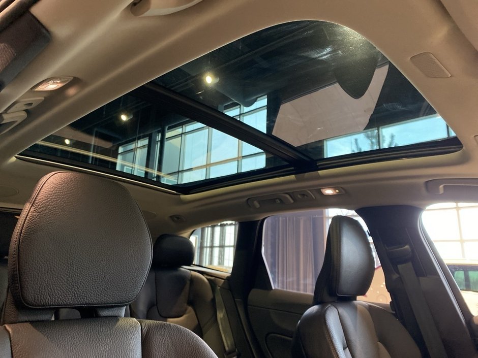 2025 Volvo XC60 B5 AWD Plus Dark Theme-24