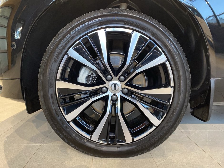 2025 Volvo XC60 B5 AWD Plus Dark Theme-8