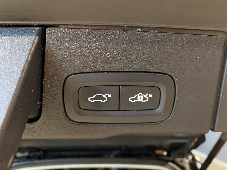 2025 Volvo XC60 B5 AWD Plus Dark Theme-20