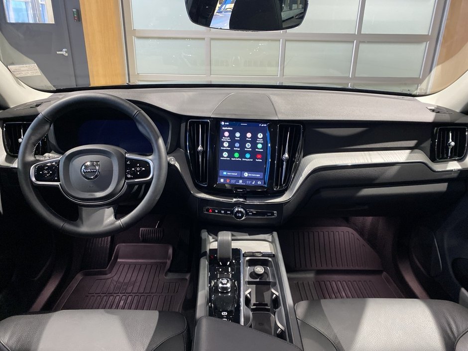 2025 Volvo XC60 B5 AWD Plus Dark Theme-10