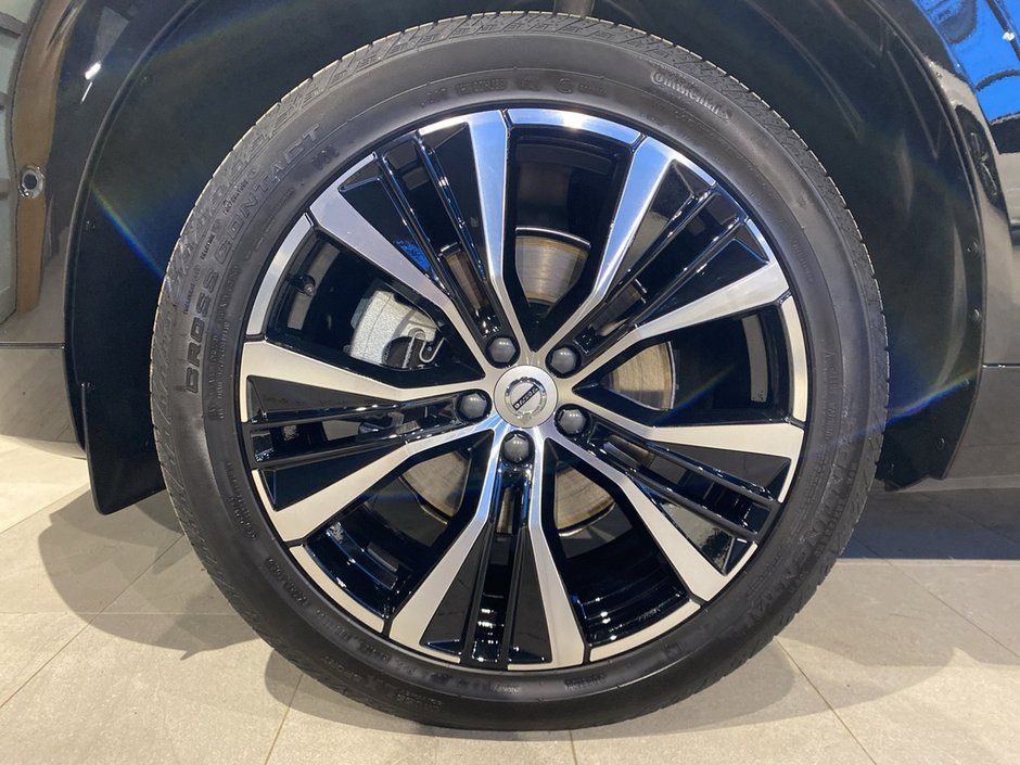 2025 Volvo XC60 B5 AWD Plus Dark Theme-8