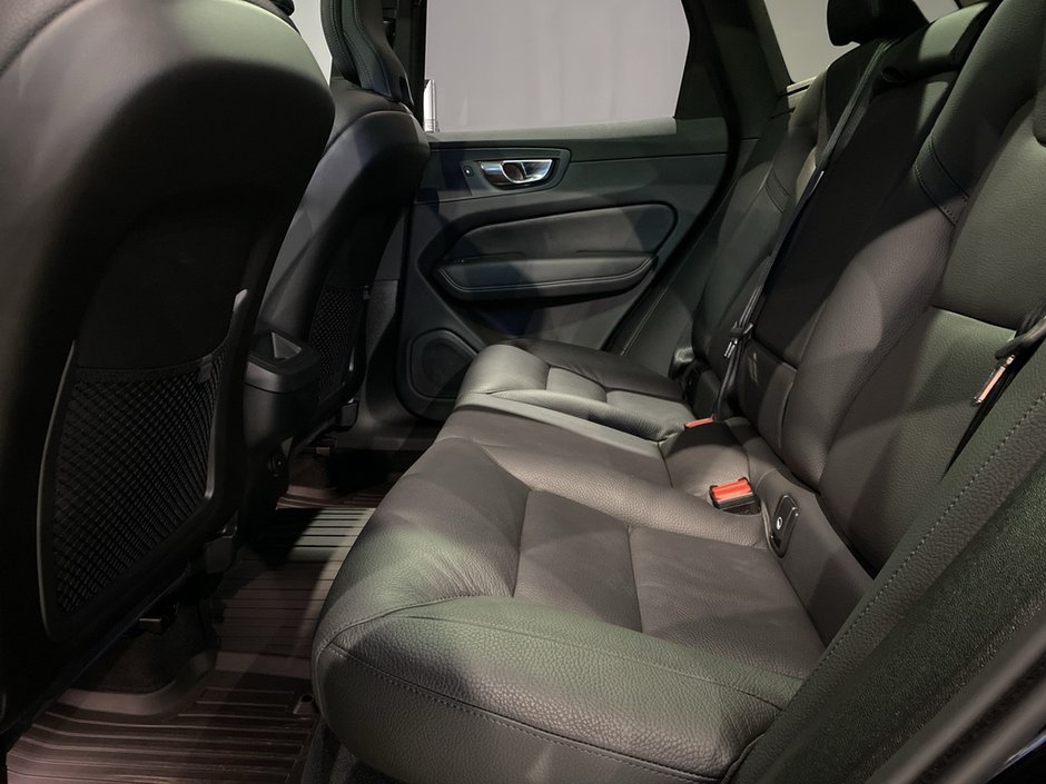 2025 Volvo XC60 B5 AWD Plus Dark Theme-17