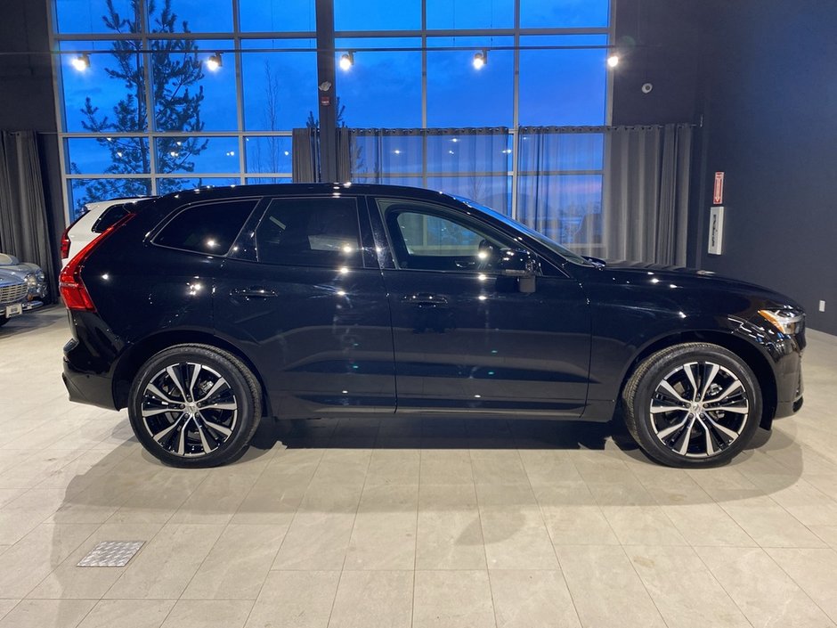 2025 Volvo XC60 B5 AWD Plus Dark Theme-5