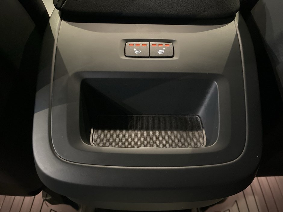 2025 Volvo XC60 B5 AWD Plus Dark Theme-18