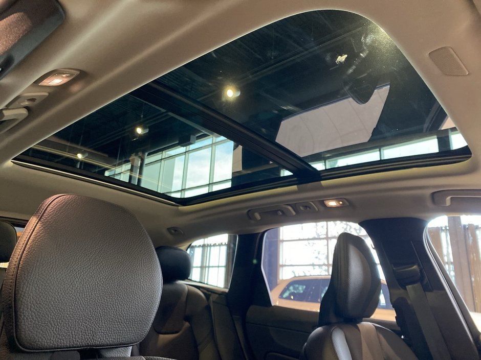 2025 Volvo XC60 B5 AWD Plus Dark Theme-24