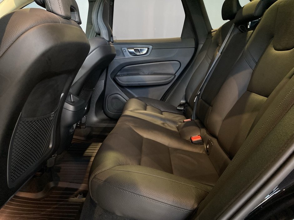 2025 Volvo XC60 B5 AWD Plus Dark Theme-17