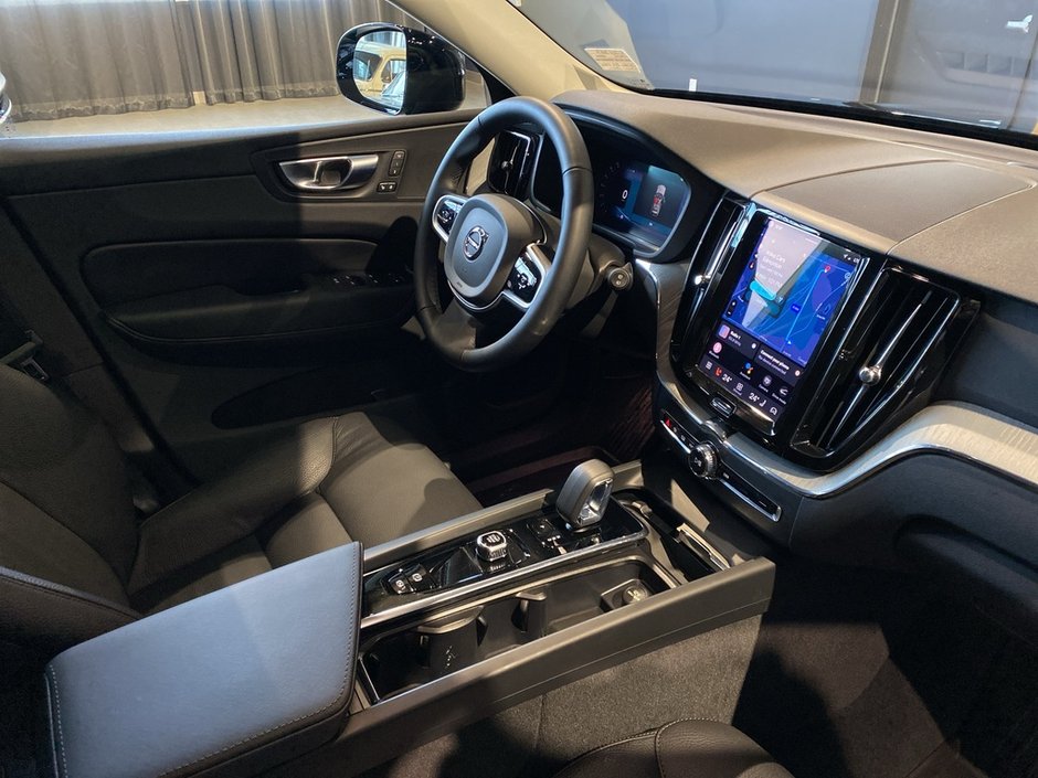 2025 Volvo XC60 B5 AWD Plus Dark Theme-23