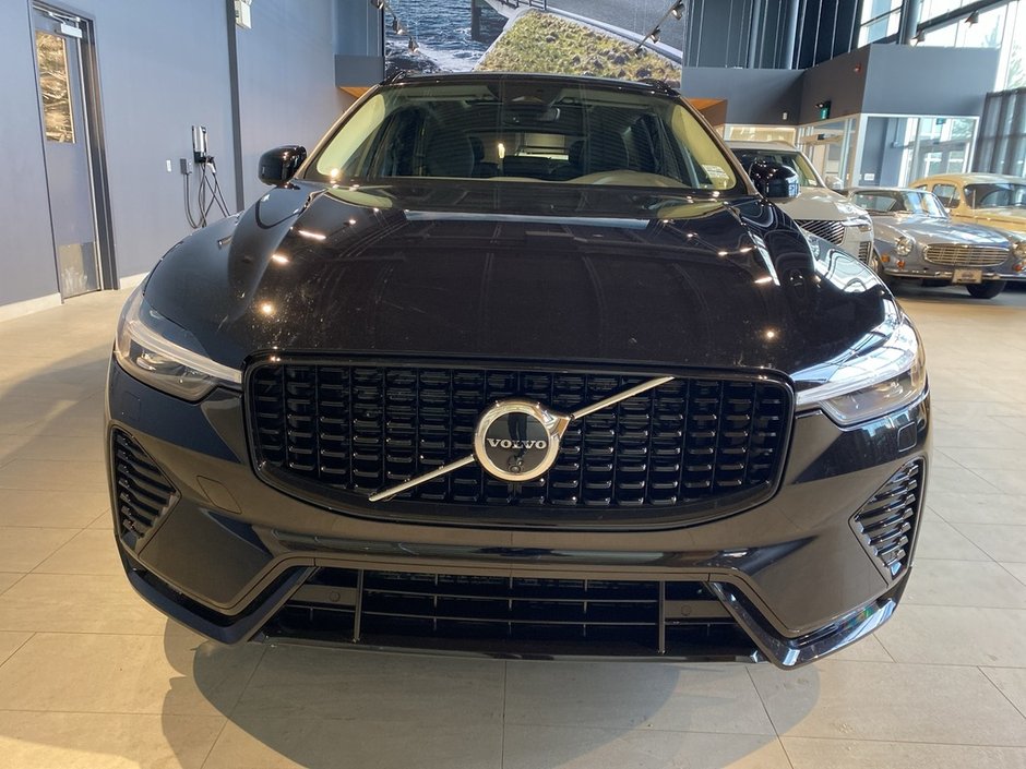 2025 Volvo XC60 B5 AWD Plus Dark Theme-7