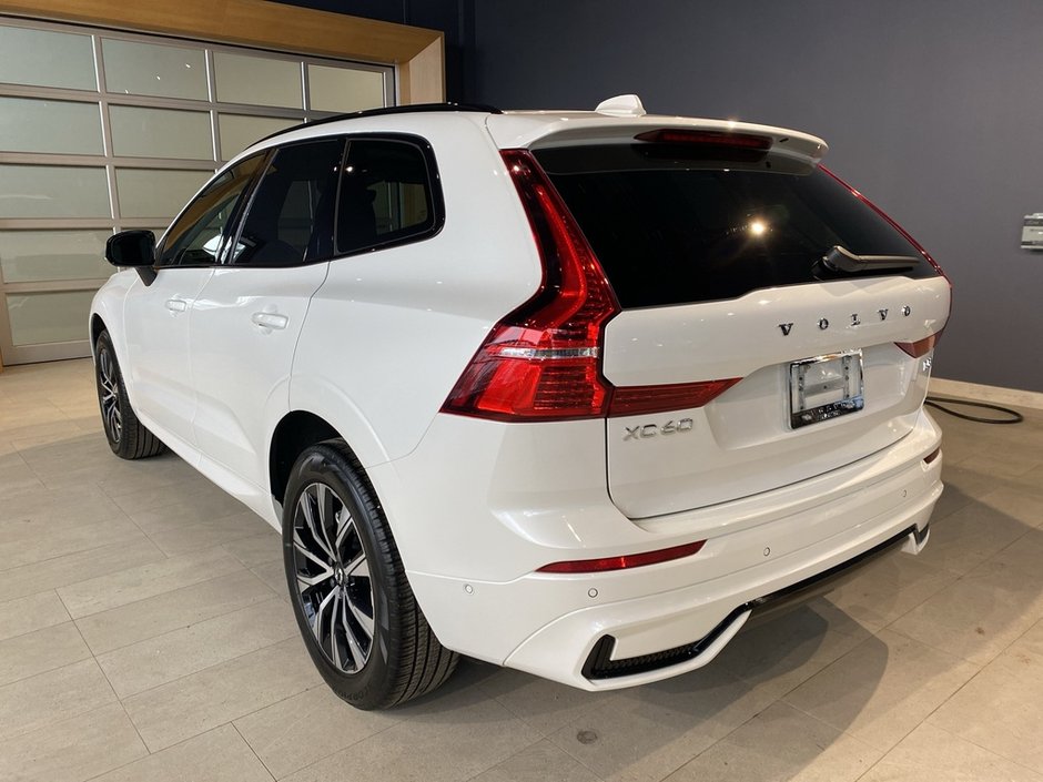 2025 Volvo XC60 B5 AWD Plus Dark Theme-2