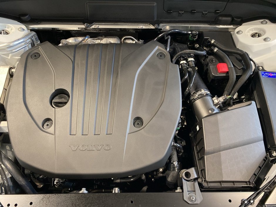 2025 Volvo XC60 B5 AWD Plus Dark Theme-25