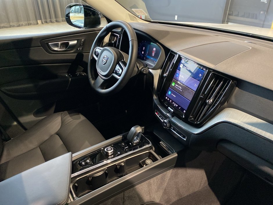 2025 Volvo XC60 B5 AWD Plus Dark Theme-23