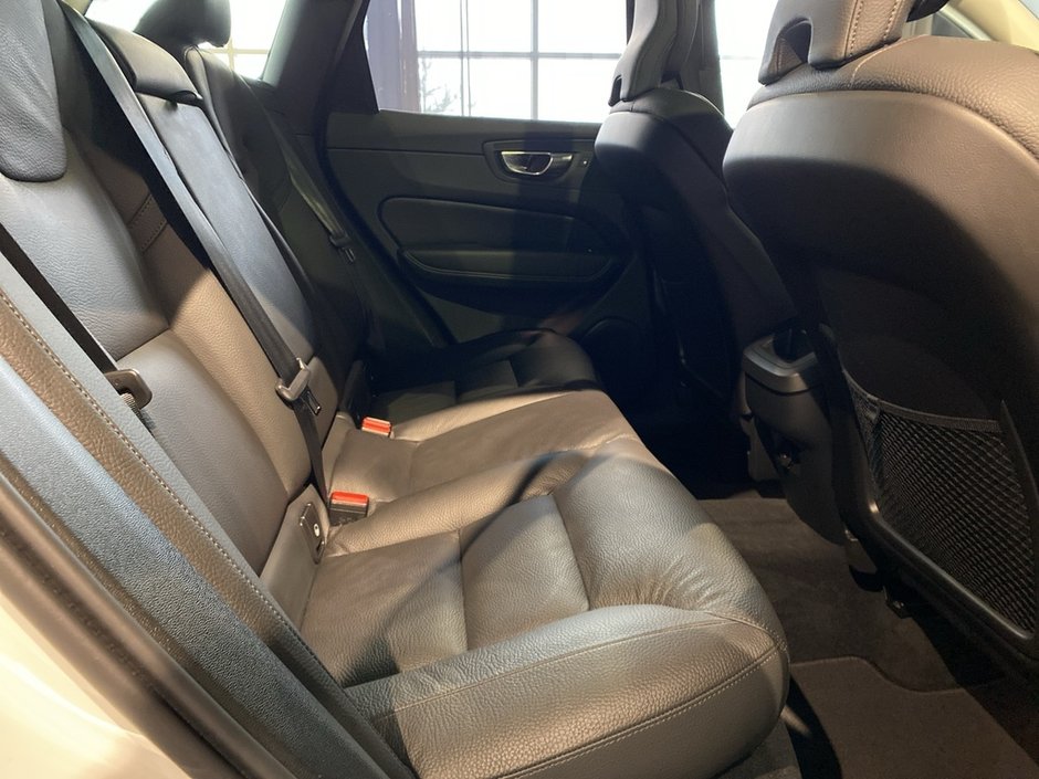 2025 Volvo XC60 B5 AWD Plus Dark Theme-21