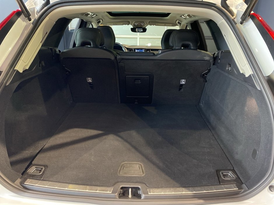 2025 Volvo XC60 B5 AWD Plus Dark Theme-19