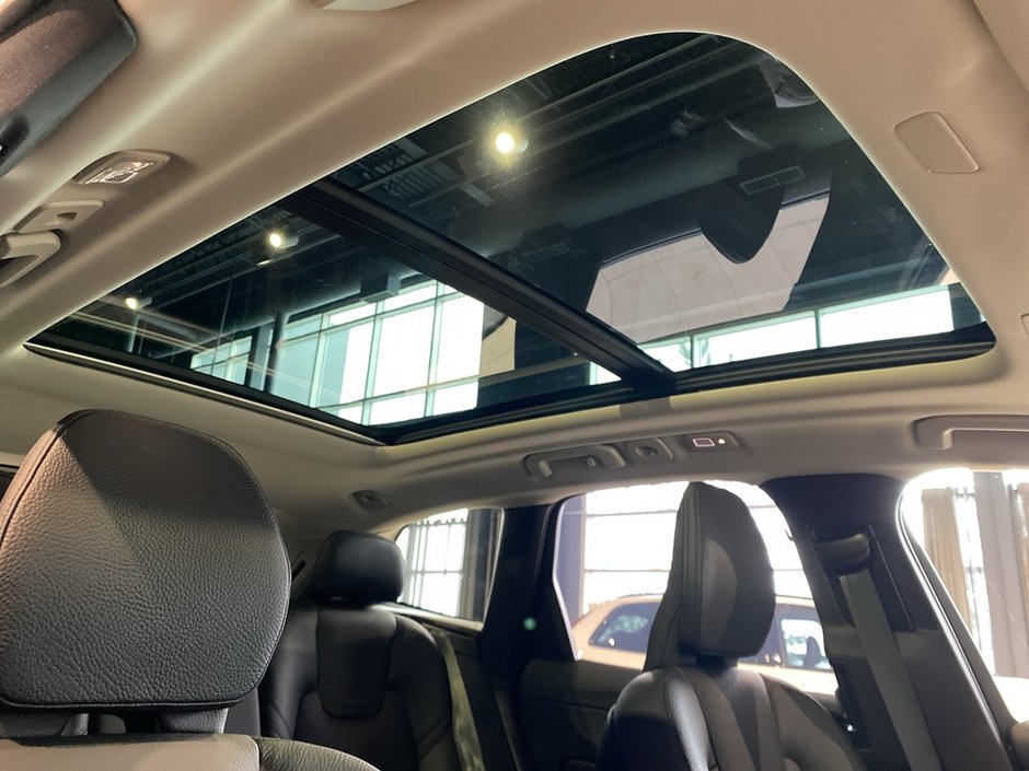 2025 Volvo XC60 B5 AWD Plus Dark Theme-24