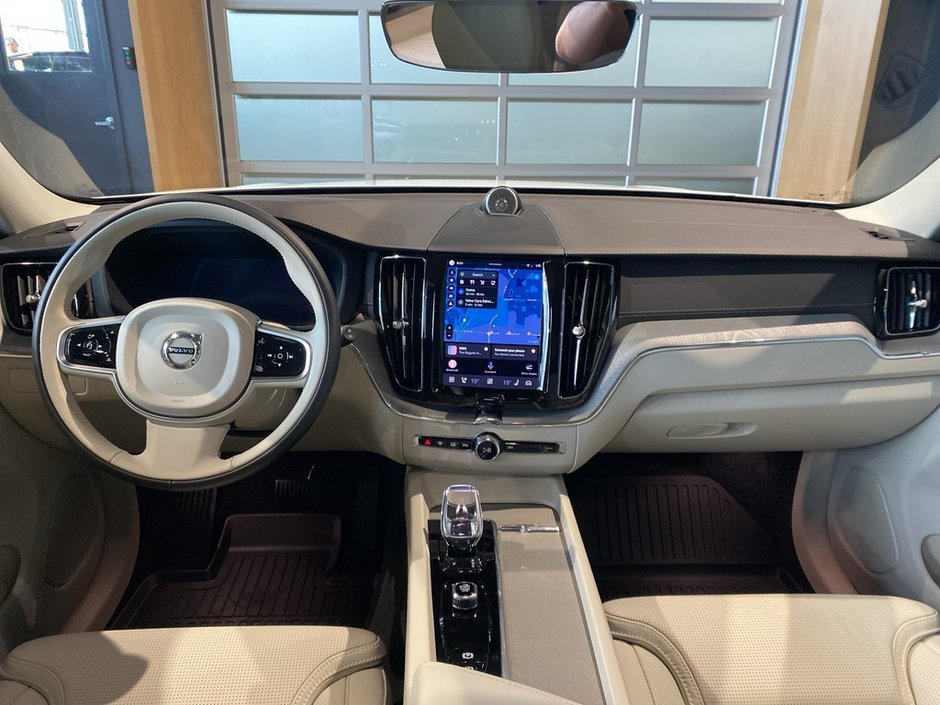 2025 Volvo XC60 B5 AWD Ultra Dark Theme-10