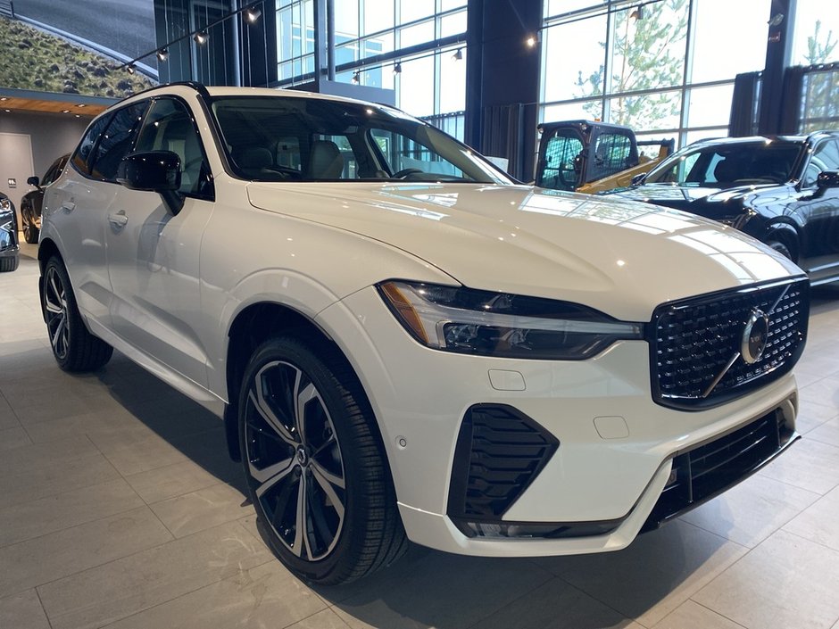 2025 Volvo XC60 B5 AWD Ultra Dark Theme-6