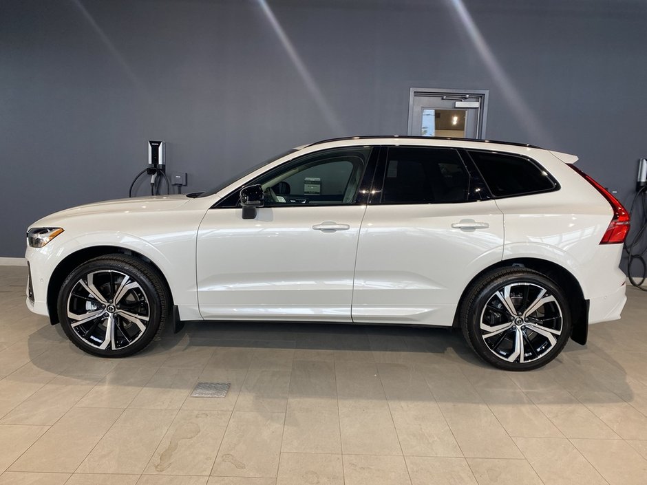 2025 Volvo XC60 B5 AWD Ultra Dark Theme-1