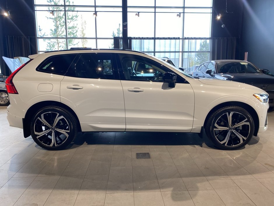 2025 Volvo XC60 B5 AWD Ultra Dark Theme-5