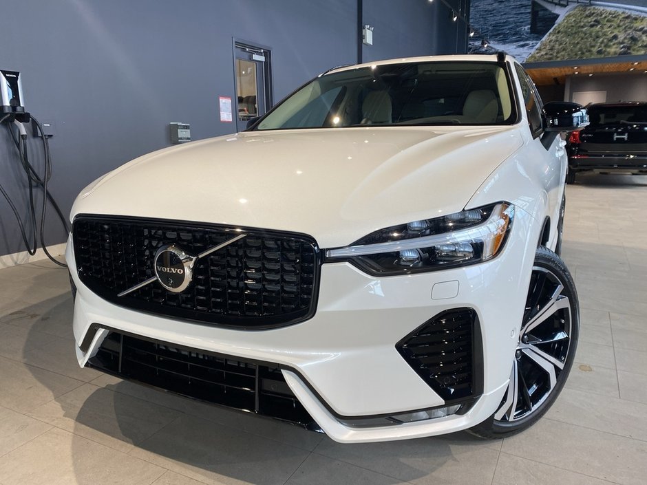 2025 Volvo XC60 B5 AWD Ultra Dark Theme-0