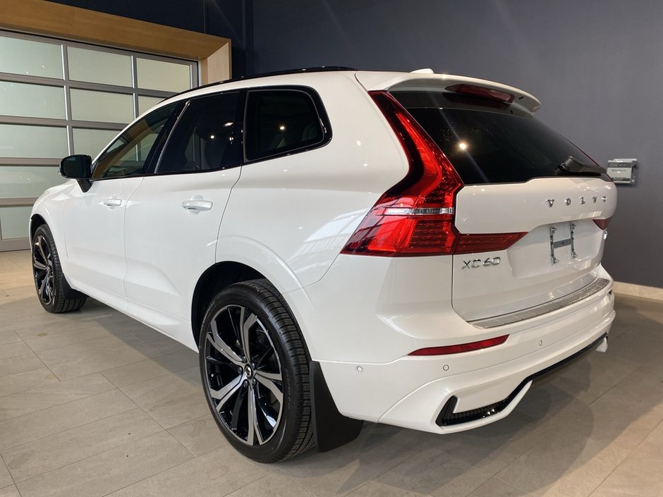 2025 Volvo XC60 B5 AWD Ultra Dark Theme-2