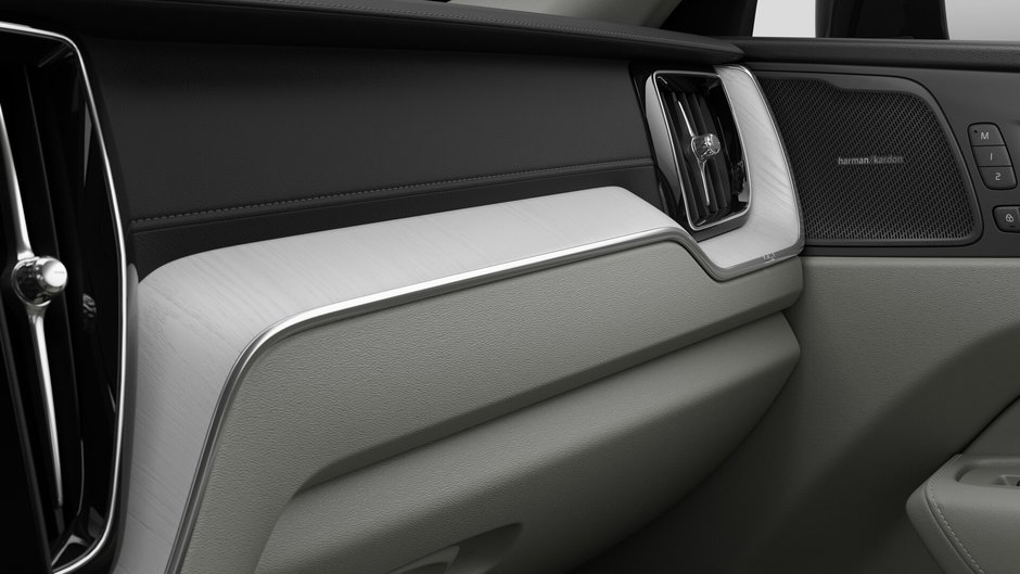 2026 Volvo XC60 Ultra Dark Theme-8