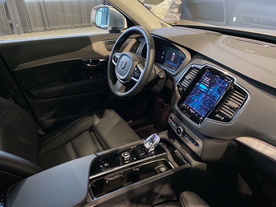 2025 Volvo XC90 Plug-In Hybrid T8 AWD Ultra Bright Theme 7-Seater-25
