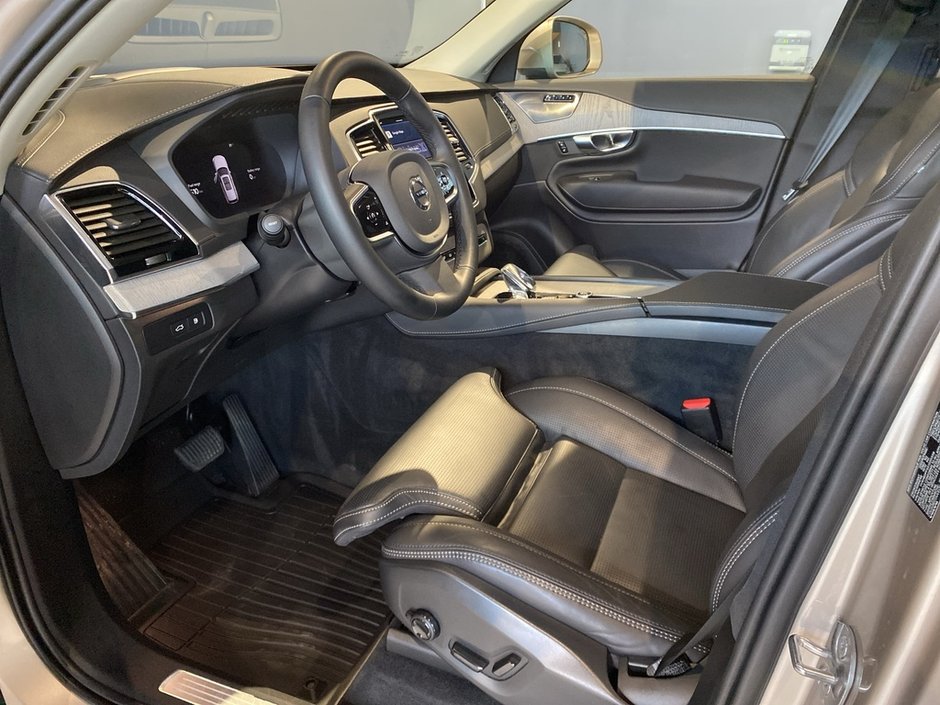 2025 Volvo XC90 Plug-In Hybrid T8 AWD Ultra Bright Theme 7-Seater-9