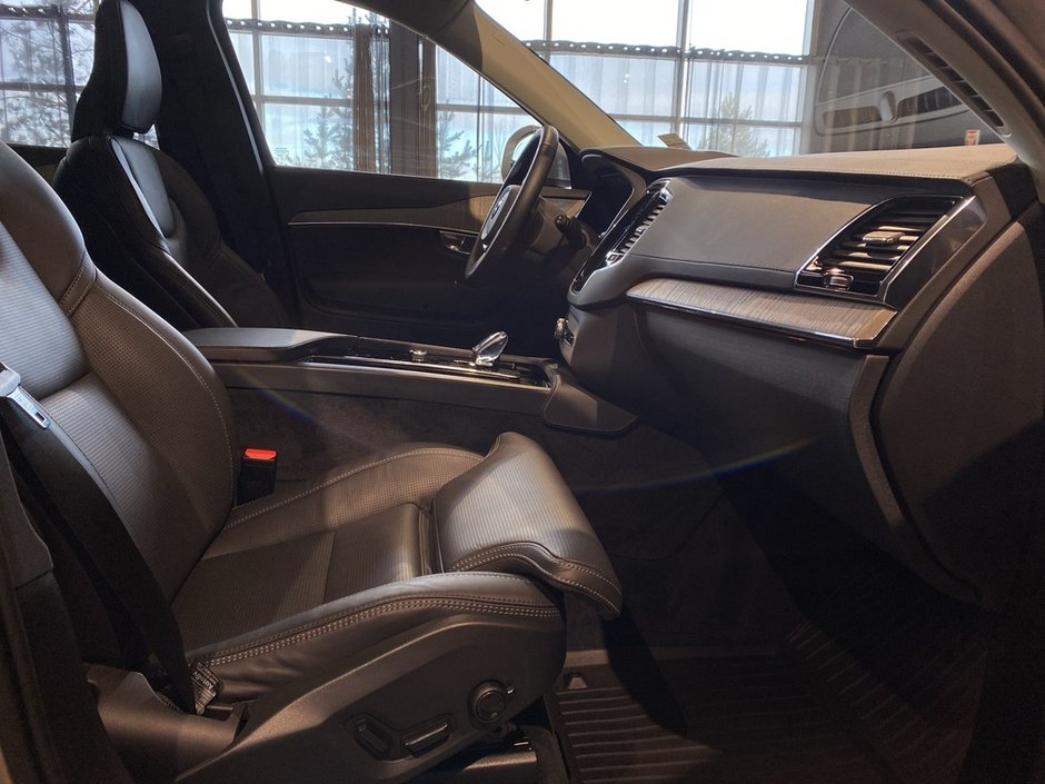 2025 Volvo XC90 Plug-In Hybrid T8 AWD Ultra Bright Theme 7-Seater-24