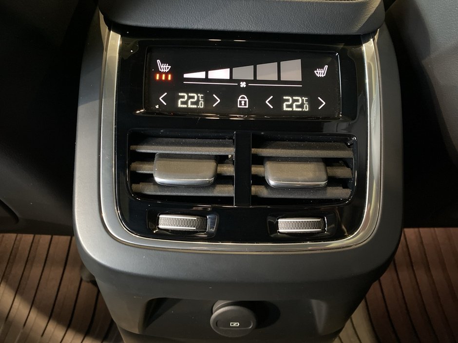 2025 Volvo XC90 Plug-In Hybrid T8 AWD Ultra Bright Theme 7-Seater-18