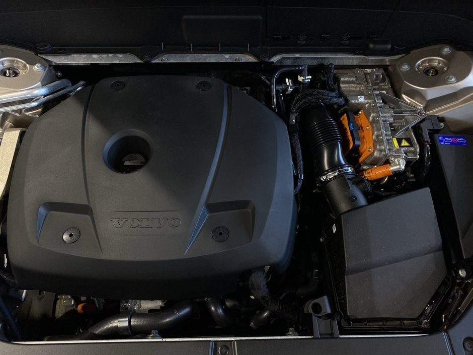 2025 Volvo XC90 Plug-In Hybrid T8 AWD Ultra Bright Theme 7-Seater-26