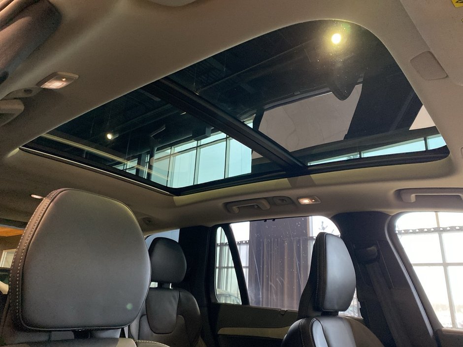 2025 Volvo XC90 Plug-In Hybrid T8 AWD Ultra Bright Theme 7-Seater-27