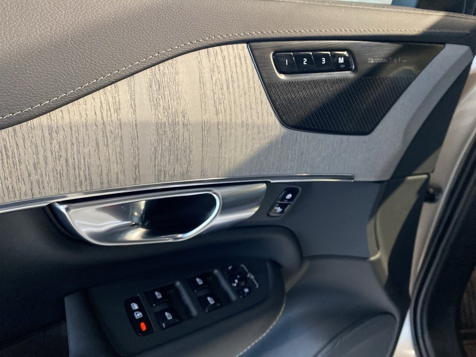 2025 Volvo XC90 Plug-In Hybrid T8 AWD Ultra Bright Theme 7-Seater-11