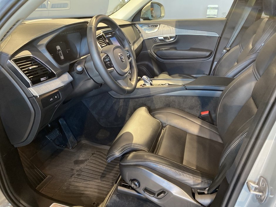 2025 Volvo XC90 Plug-In Hybrid T8 AWD Ultra Bright Theme 7-Seater-9