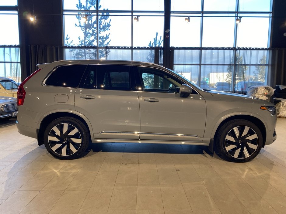2025 Volvo XC90 Plug-In Hybrid T8 AWD Ultra Bright Theme 7-Seater-5