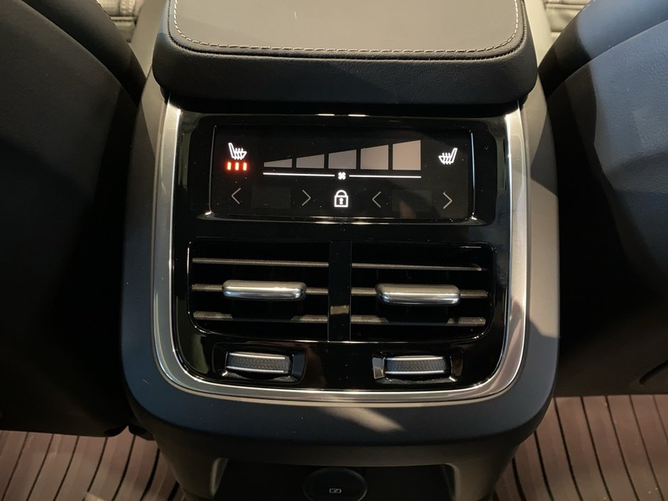 2025 Volvo XC90 Plug-In Hybrid T8 AWD Ultra Bright Theme 7-Seater-18