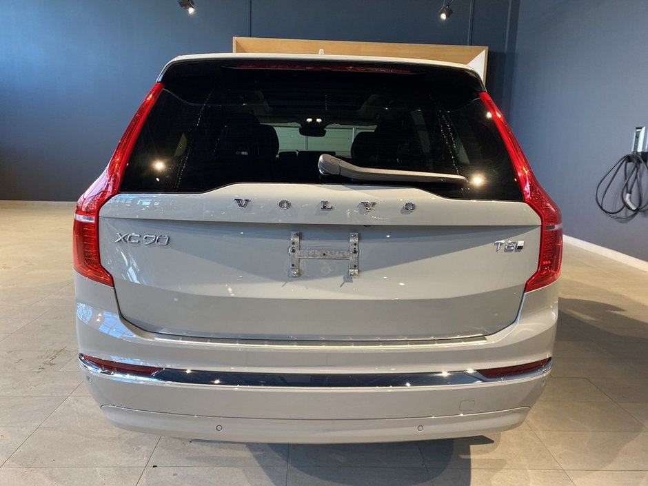 2025 Volvo XC90 Plug-In Hybrid T8 AWD Ultra Bright Theme 7-Seater-3