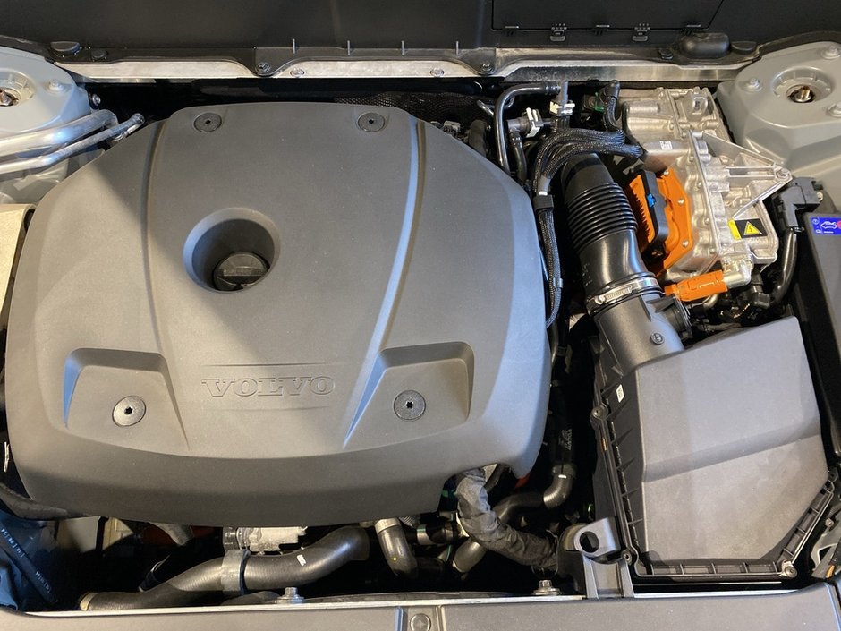 2025 Volvo XC90 Plug-In Hybrid T8 AWD Ultra Bright Theme 7-Seater-27