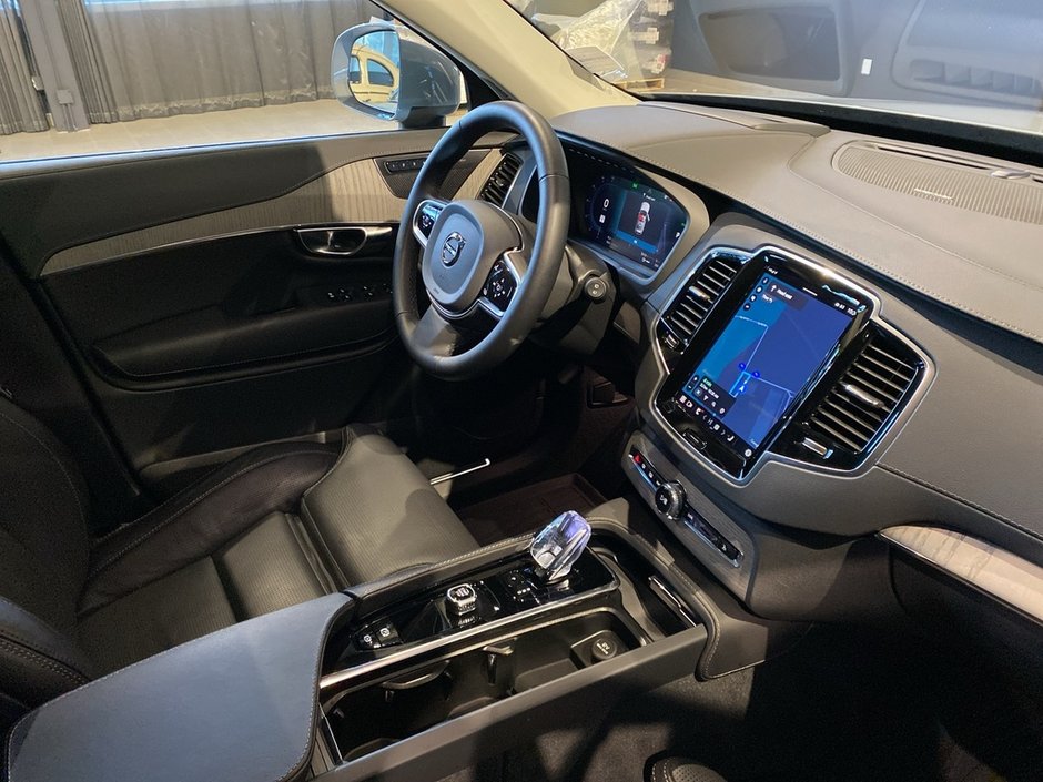 2025 Volvo XC90 Plug-In Hybrid T8 AWD Ultra Bright Theme 7-Seater-25