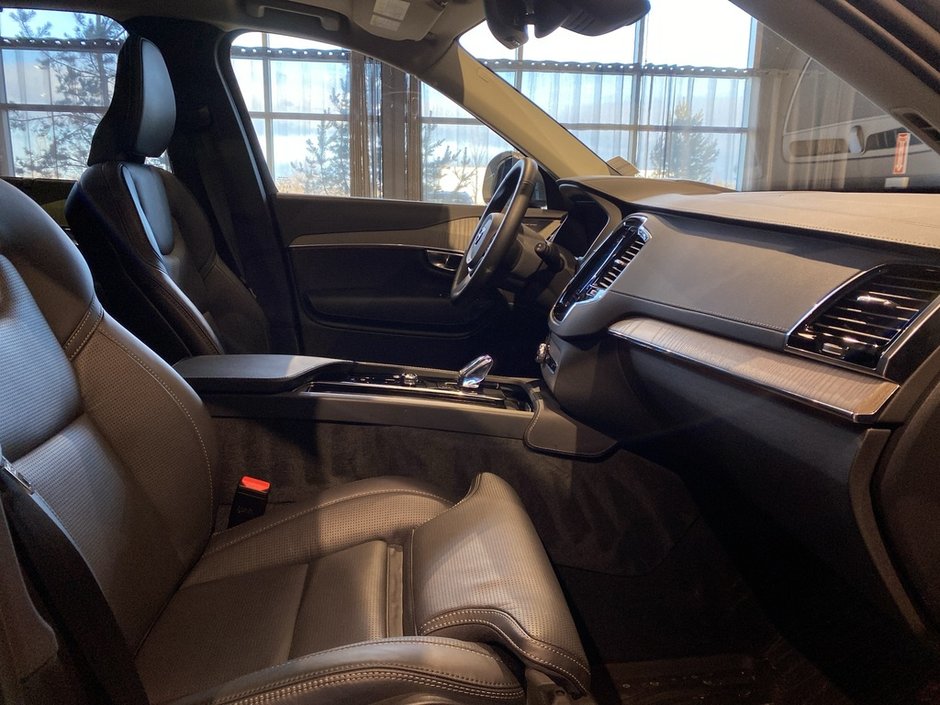 2025 Volvo XC90 Plug-In Hybrid T8 AWD Ultra Bright Theme 7-Seater-24