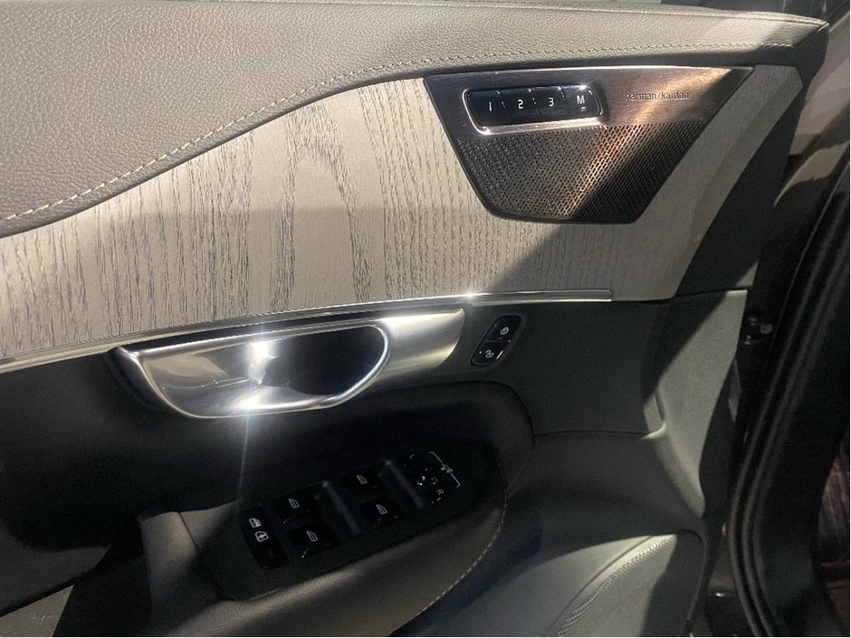 2025 Volvo XC90 Plug-In Hybrid T8 AWD Ultra Bright Theme 7-Seater-11