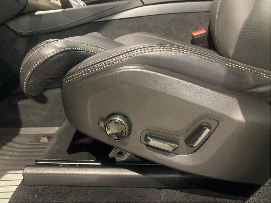 2025 Volvo XC90 Plug-In Hybrid T8 AWD Ultra Bright Theme 7-Seater-13