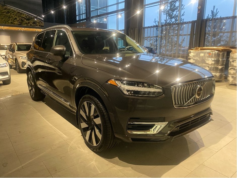 2025 Volvo XC90 Plug-In Hybrid T8 AWD Ultra Bright Theme 7-Seater-6
