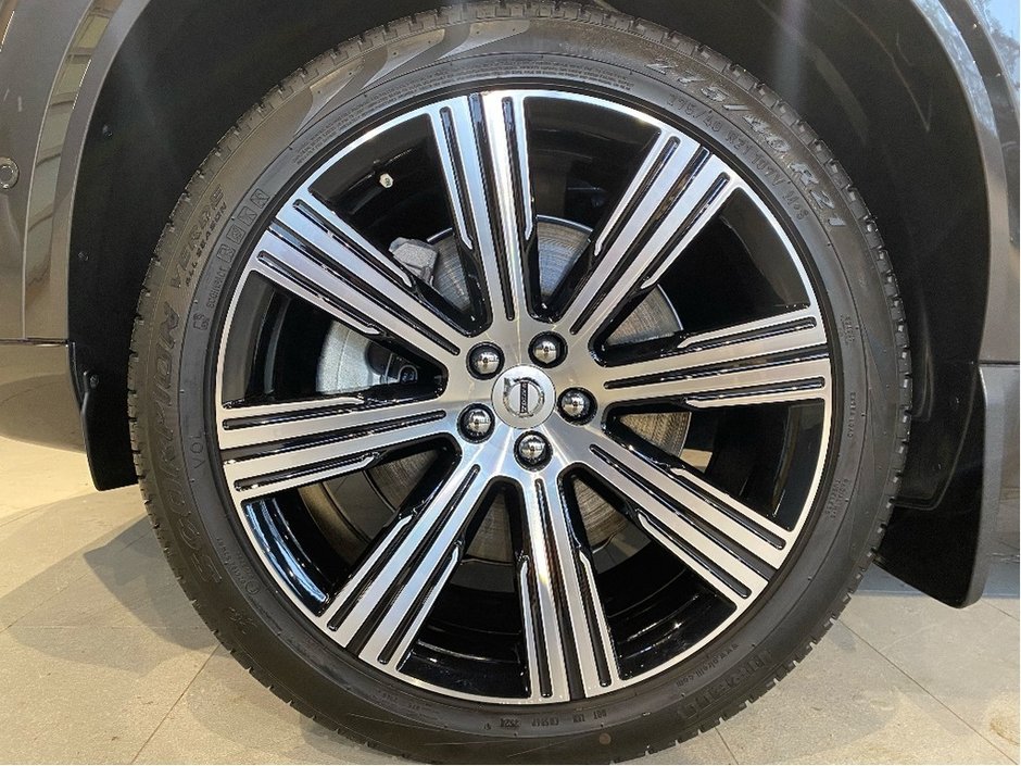 2025 Volvo XC90 Plug-In Hybrid T8 AWD Ultra Bright Theme 7-Seater-8