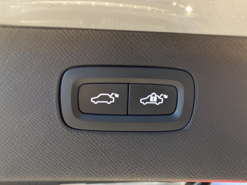 2025 Volvo XC90 Plug-In Hybrid T8 AWD Ultra Bright Theme 7-Seater-23