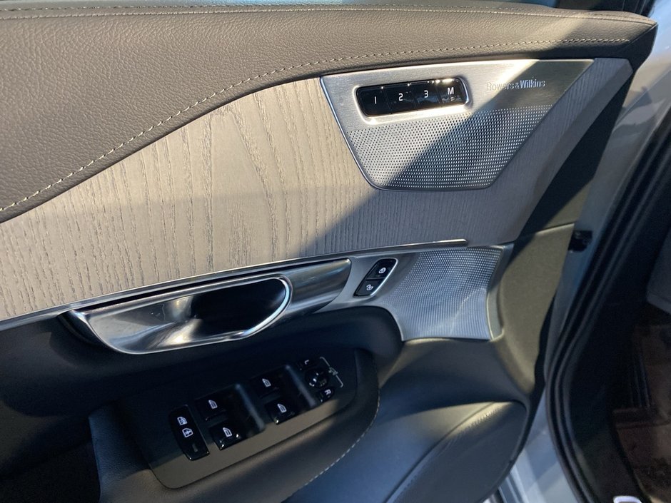 2025 Volvo XC90 Plug-In Hybrid T8 AWD Ultra Bright Theme 7-Seater-11