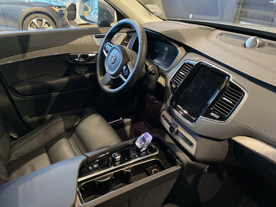 2025 Volvo XC90 Plug-In Hybrid T8 AWD Ultra Bright Theme 7-Seater-26