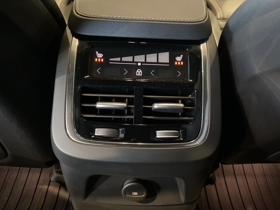 2025 Volvo XC90 Plug-In Hybrid T8 AWD Ultra Bright Theme 7-Seater-19